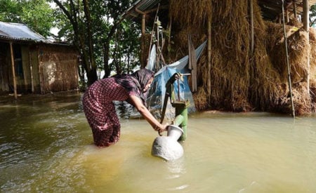 বন্যায় খাবার পানি