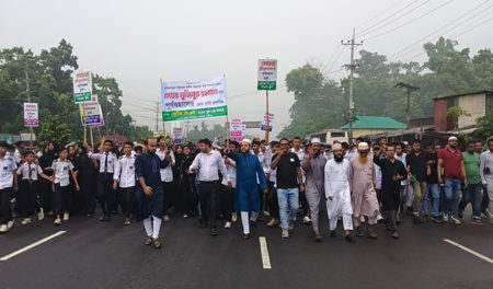 কালিয়াকৈরের মেয়রকে পুনর্বহালের দাবিতে সড়ক অবরোধ