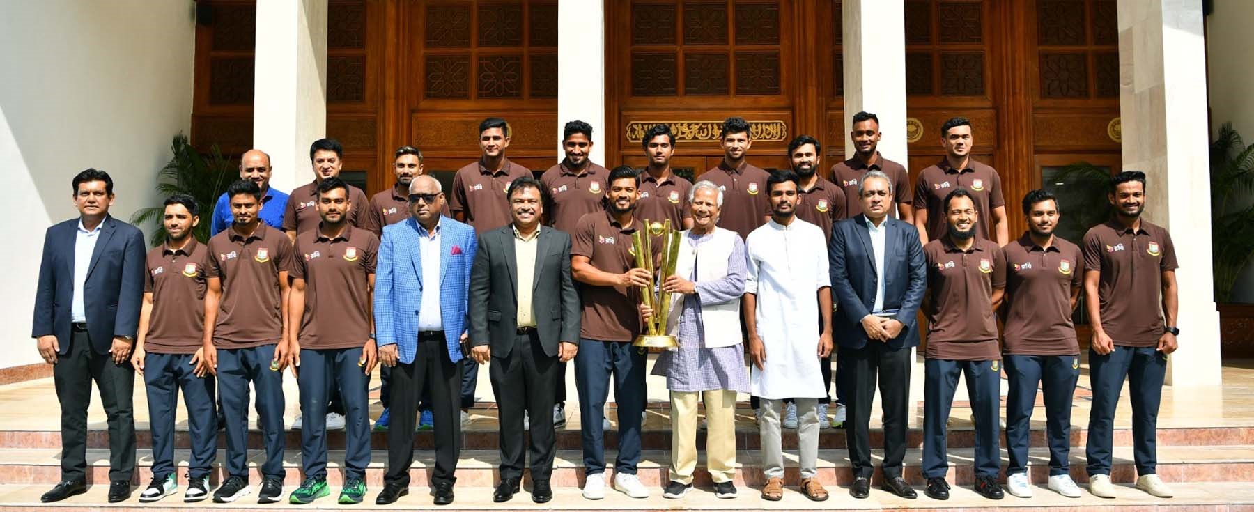 তোমাদের অভিনন্দন জানাতে অধীর আগ্রহে অপেক্ষায় ছিলাম