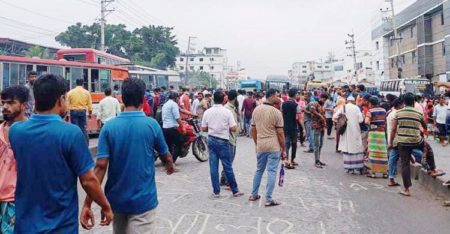 গাজীপুরে নতুন নতুন ইস্যু নিয়ে শ্রমিক অসন্তোষ, নিষ্ক্রিয় পুলিশ