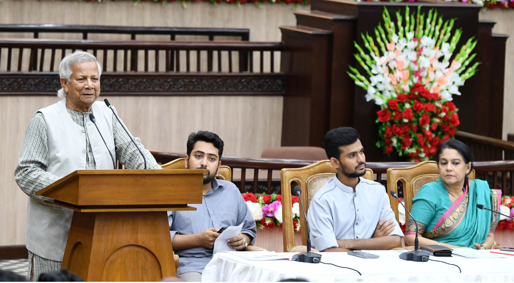 আন্দোলনে হতাহতদের কথা বলতে গিয়ে কেঁদে ফেললেন ড. ইউনূস