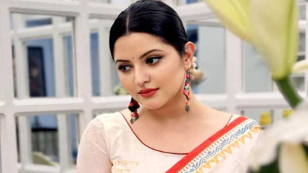 আটকে গেল পরীমণির সিনেমা পরীমণির সিনেমা