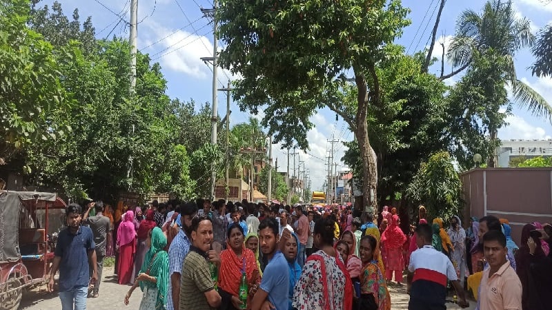 পূবাইলে পোশাক শ্রমিকদের ঢাকা-সিলেট মহাসড়ক অবরোধ