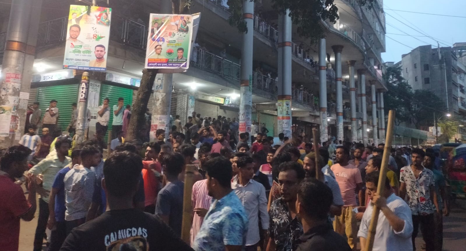 পুরান ঢাকায় ব্যবসায়ীদের ওপর বিএনপি নেতাকর্মীর হামলা, আহত ১০