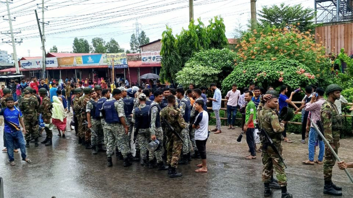 আন্দোলনে না যাওয়ায় অন্য কারখানার শ্রমিকদের উপর হামলা