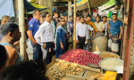 কালীগঞ্জে ভ্রাম্যমান আদালতের অভিযান ৩ মামলায় অর্থদণ্ড (2)