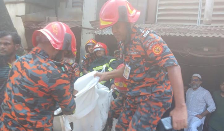 গাজীপুরে কারখানার দেয়াল ধসে প্রাণ গেল শ্রমিকের