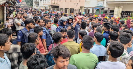 গাজীপুরে ৬ কারখানা বন্ধ, দুটিতে শ্রমিক বিক্ষোভ