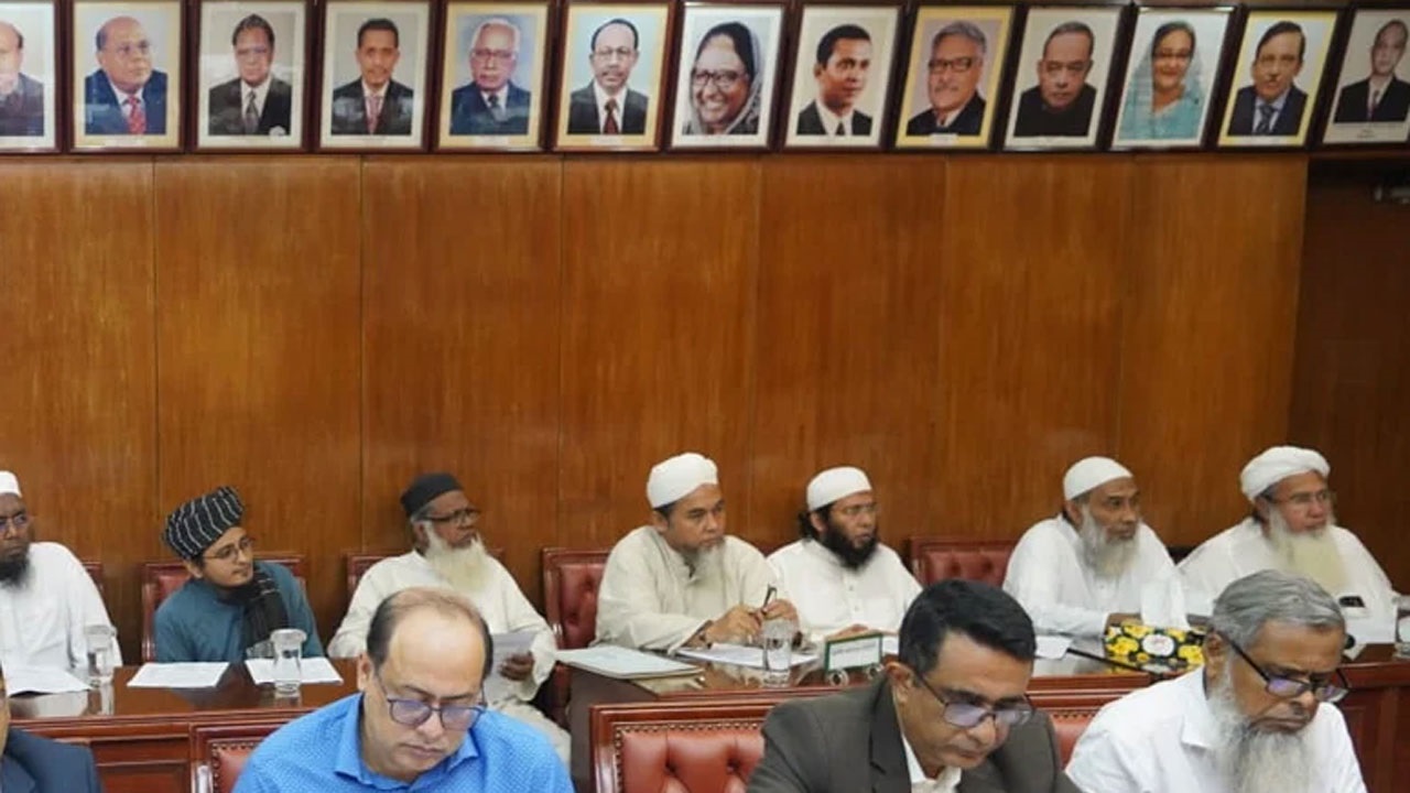 সভাকক্ষে হাসিনা ও কামালের ছবি, যে ব্যাখ্যা দিল স্বরাষ্ট্র মন্ত্রণালয়