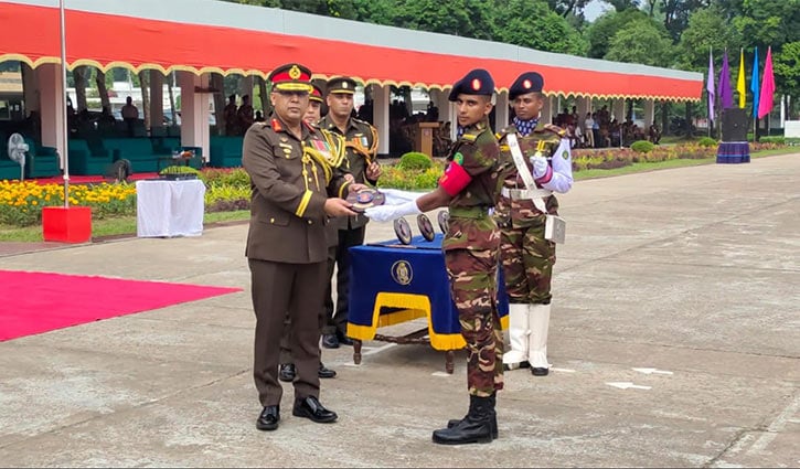 গাজীপুরে অনুষ্ঠিত হলো সেনাবাহিনীর কুচকাওয়াজ ও শপথগ্রহণ প্যারেড