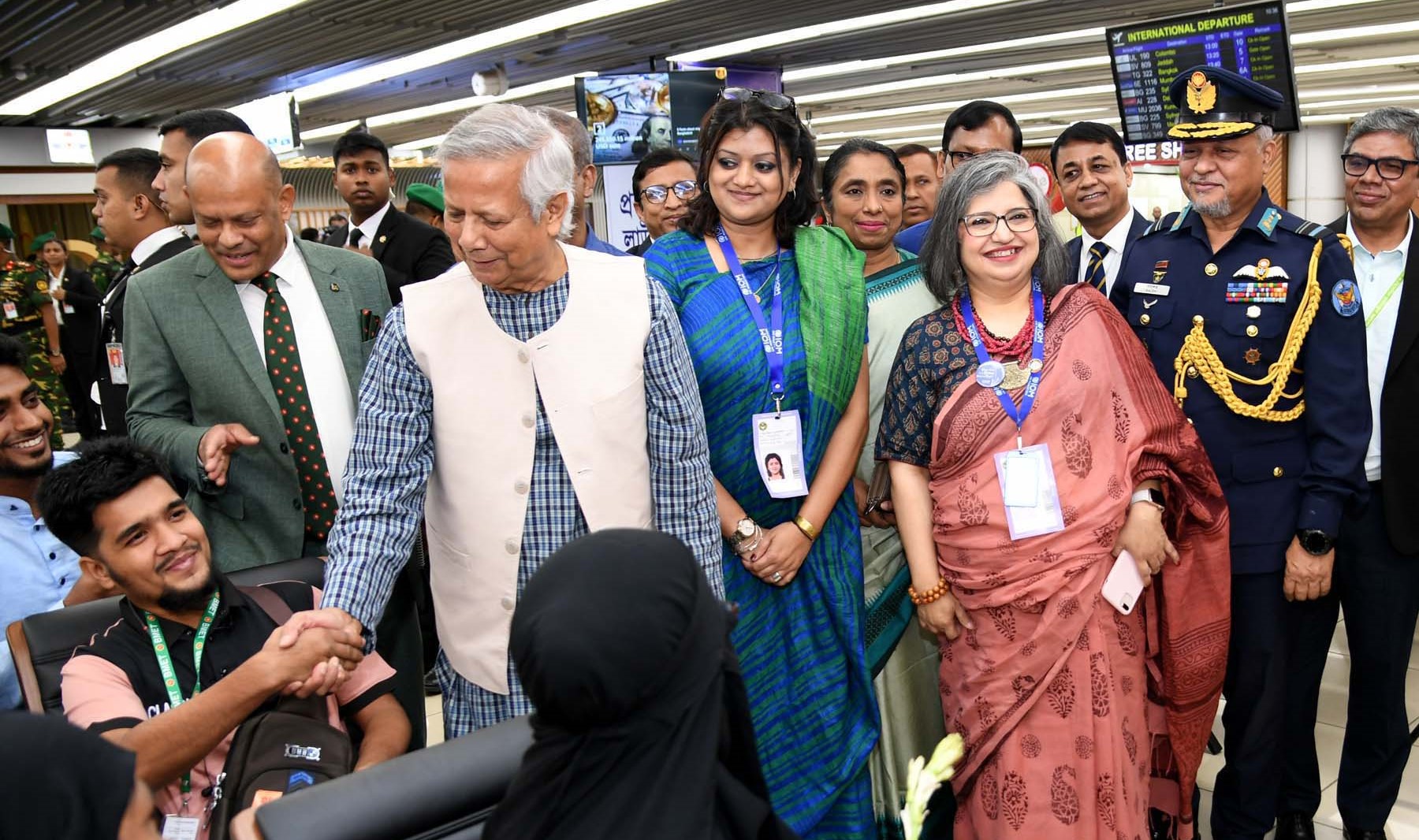 বিমানবন্দরে অতিথির মত সম্মান পাবেন প্রবাসীরা, বললেন প্রধান উপদেষ্টা