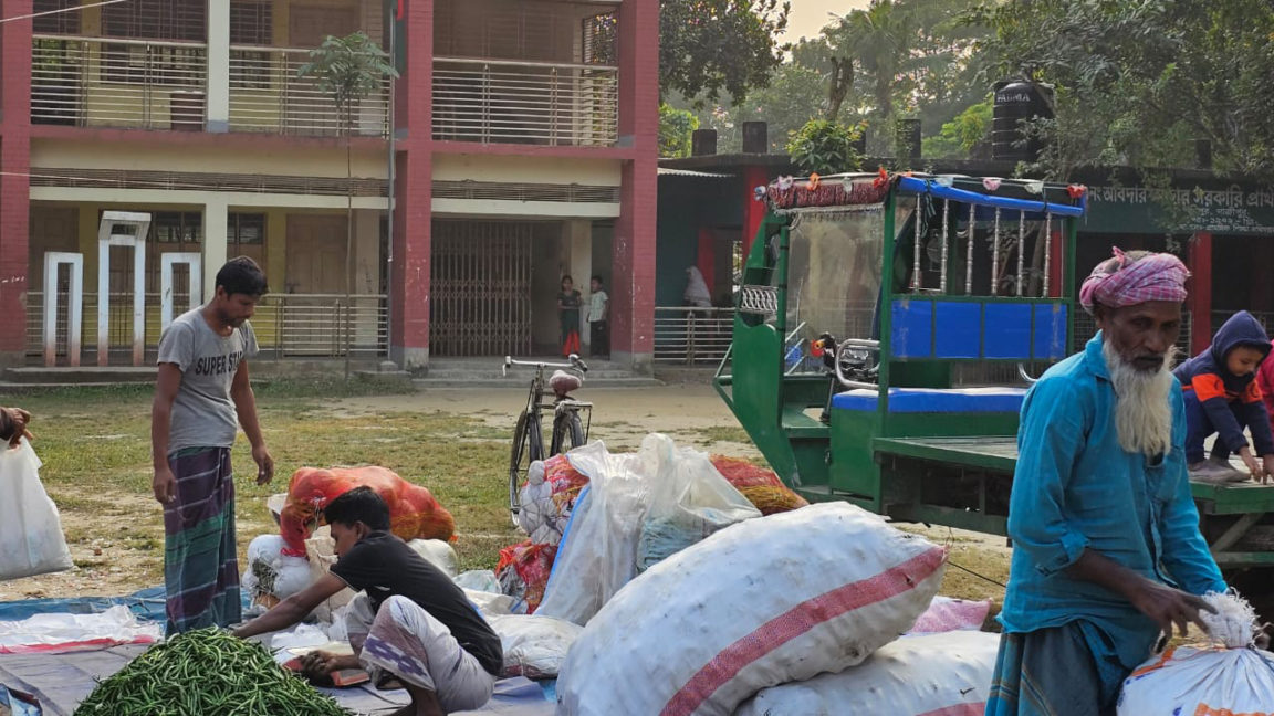 বিদ্যালয়ের আঙিনায় মাঠে, ব্যাহত হচ্ছে খেলাধুলা ও পাঠদান