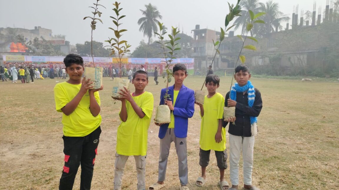 Kaliganj-(Gazipur)-Depositing 3 empty plastic bottles will get a fruit seedling as a gift- (1)