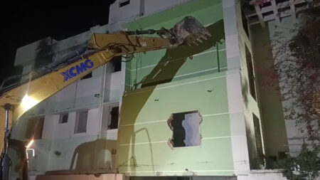 রাতেই গুঁড়িয়ে দেয়া হয়েছে রাজশাহীর সাবেক মেয়র লিটনের বাড়ি