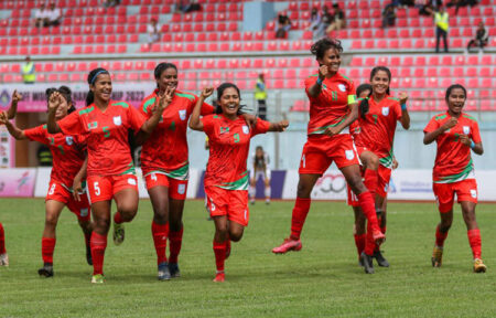 নারী ফুটবলারদের