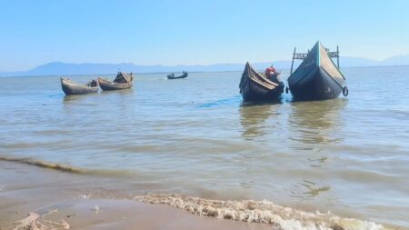 দশ ঘণ্টা পর মিয়ানমার থেকে ফিরল বাংলাদেশি ৫৬ জেলে দশ ঘণ্টা পর মিয়ানমার থেকে