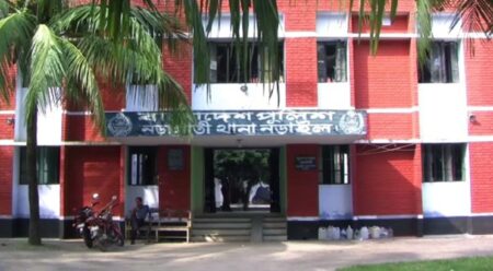 আধিপত্য বিস্তারকে কেন্দ্র