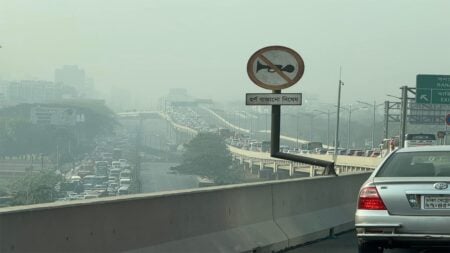 বনানীতে গাড়ির ধাক্কায়