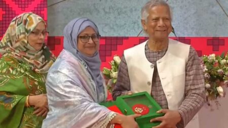 সাতজন বিশিষ্ট ব্যক্তিকে