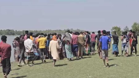 পুলিশের ধাওয়া খেয়ে