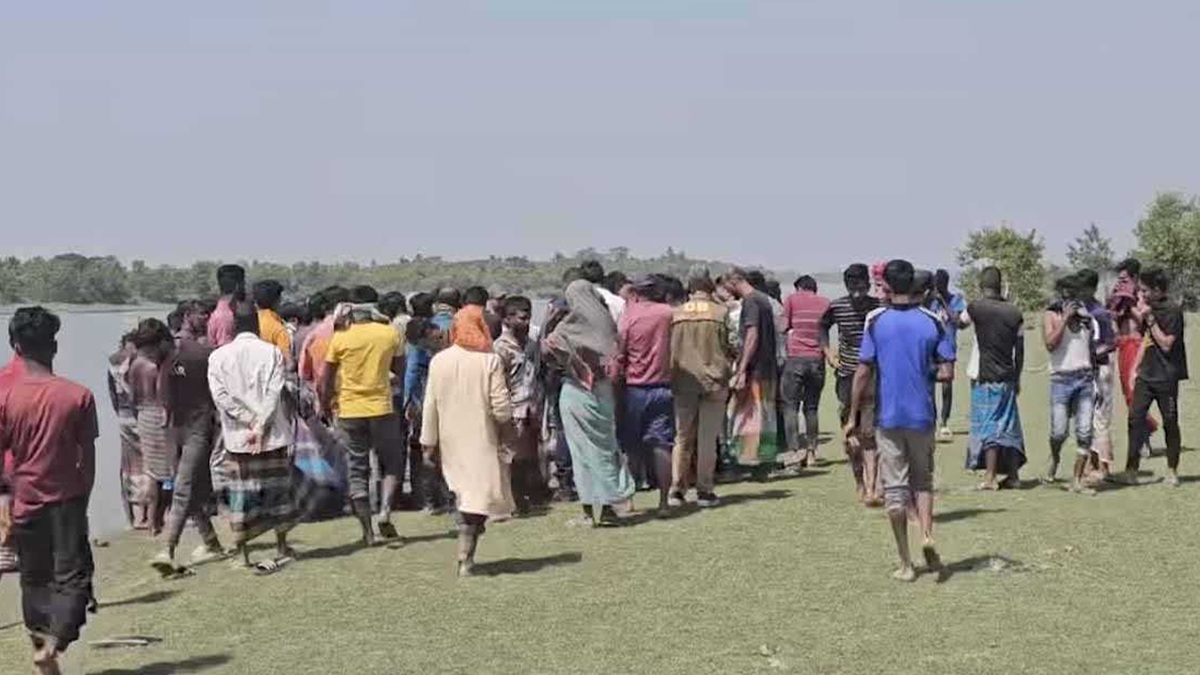 পুলিশের ধাওয়া খেয়ে