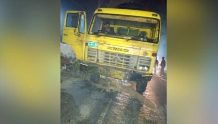 পাবনায় মধ্যরাতে সড়কে