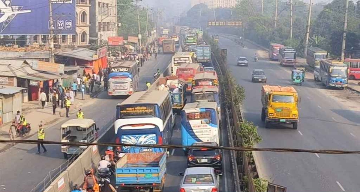 ঢাকা-টাঙ্গাইল মহাসড়কে