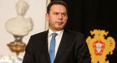 আস্থা প্রস্তাবে ভরাডুবির