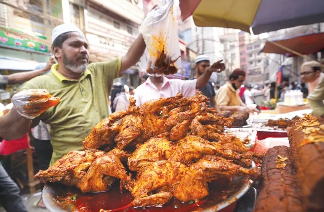 বাংলাদেশি ক্রেতার সংকটে