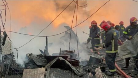 খুলনায় আগুনে পুড়ল