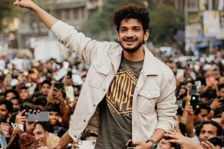 রাস্তায় নামাজ পড়ায় নিষেধাজ্ঞা নিয়ে ভারতীয় প্রশাসনকে অভিনেতার প্রশ্ন Actor