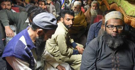 ট্রেনে ভয়াবহ সেই রাতের বর্ণনা দিলেন পাকিস্তানিরা Pakistani