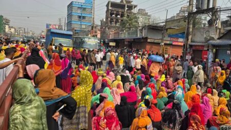 গাজীপুরে দুই মহাসড়ক অবরোধ করে পোশাক শ্রমিকদের বিক্ষোভ Protest