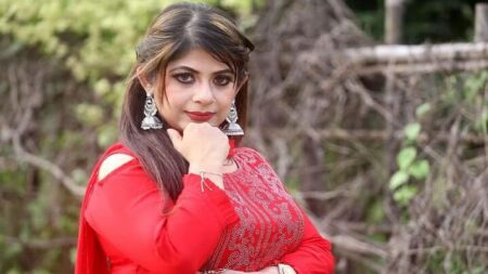 প্রথম প্রেমপত্র দেওয়া সেই যুবকের পরিণতি জানালেন অভিনেত্রী রত্না Ratna