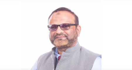 ওড়নাকাণ্ডে ভিকটিম ছাত্রীকে দেখতে গেলেন ঢাবি উপাচার্য, দিলেন নিরাপত্তার আশ্বাস