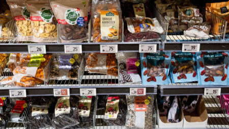 কোকাকোলা থেকে কোলগেট, মার্কিন পণ্য বর্জনের ডাক উঠেছে ইউরোপজুড়ে