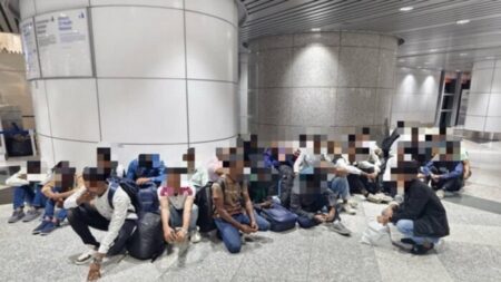 ৫১ বাংলাদেশিকে বিমানবন্দরে আটকে দিলো মালয়েশিয়া bangladeshi