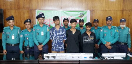 তিন ডাকাত গ্রেফতার