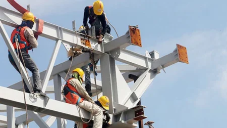 ছোট হয়ে আসছে দেশের শ্রমবাজার, রপ্তানি কমেছে ৩০ শতাংশ