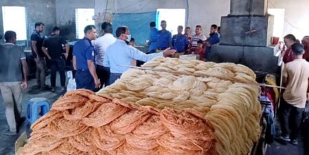 দিনাজপুরে ভেজাল সেমাই তৈরির অভিযোগে ৩ কারখানাতে ৮০ হাজার টাকা জরিমানা ভেজাল সেমাই