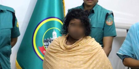 ৪ শিশুকে নিয়ে উধাও