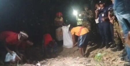 ৩০ বস্তা ব্যালট