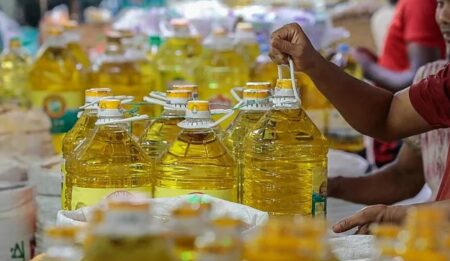 বাজারে ফিরেছে বোতলজাত সয়াবিন বোতলজাত সয়াবিন তেল