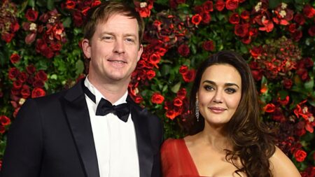 নিজ স্বামীকে কেন ভাগ্যবান মনে করেন প্রীতি? প্রীতি