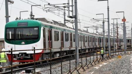 মেট্রো চলাচল বন্ধ