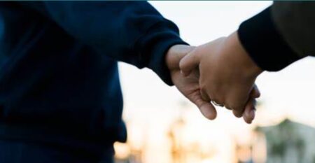 বর্তমানে যেকোনো সম্পর্কের শুরুতে দায়িত্ব কেবল ছেলেদের কেন? সম্পর্কের শুরু