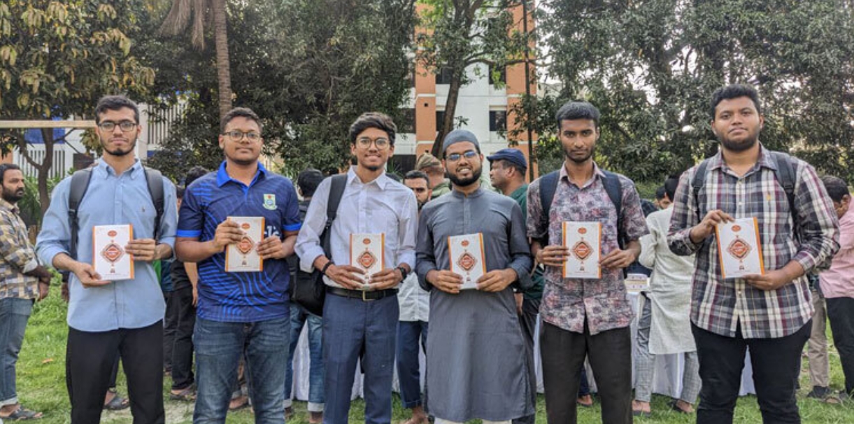 ১২০০ কোরআন বিতরণ