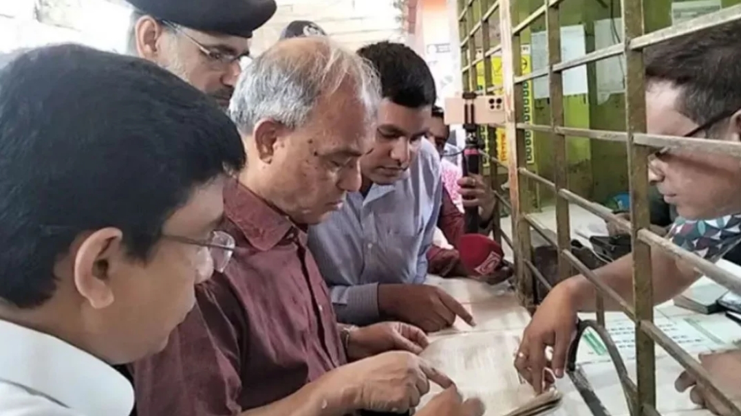 যাত্রীদের খোঁজখবর