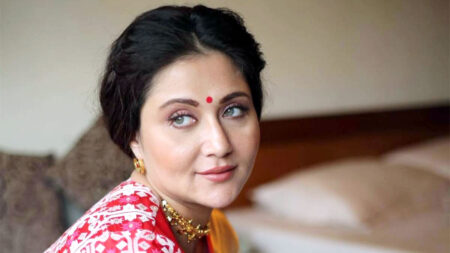 স্বস্তিকাকে বুড়ি বলে কটাক্ষ, জবাবে যা বললেন অভিনেত্রী swastika