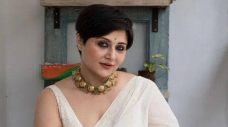 নতুন প্রেমের ইঙ্গিত স্বস্তিকার, সমুদ্র সৈকতে ধরা দিলেন একান্ত মুহুর্তে swastika